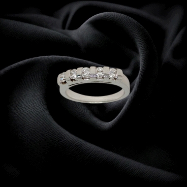 Stunning 18K White Gold Half Eternity 5 Diamond Ring