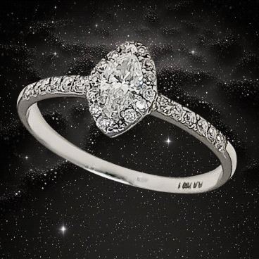 Elegant ring in 18K white gold with a 0.23ct marquise-cut G VS1 solitaire and brilliant cluster diamonds totaling 0.13ct. Sophis