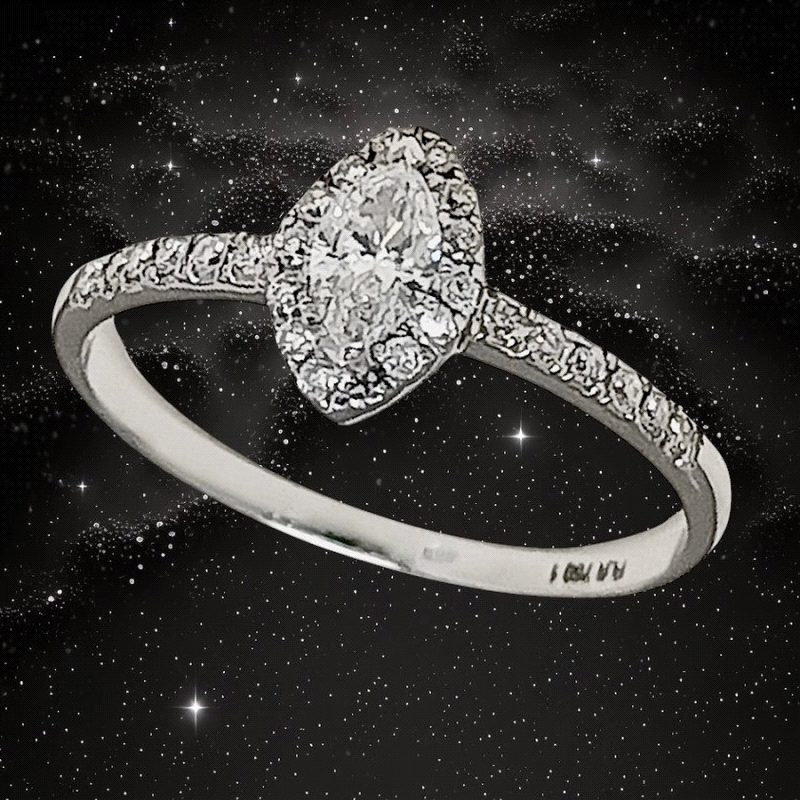 Elegant ring in 18K white gold with a 0.23ct marquise-cut G VS1 solitaire and brilliant cluster diamonds totaling 0.13ct. Sophis