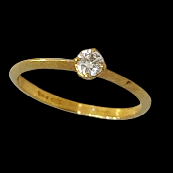 Spectacular 0.14ct diamond HI SI set in 18K Yellow Gold