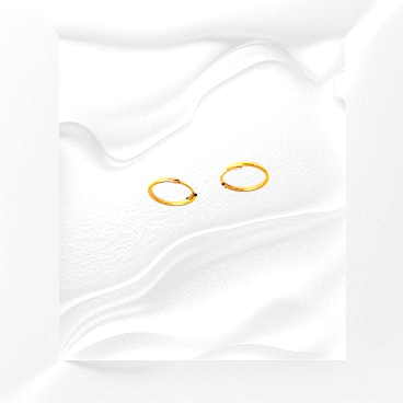 Elegant and versatile 18K gold hoop earrings with a polished finish. Lightweight for everyday comfort.