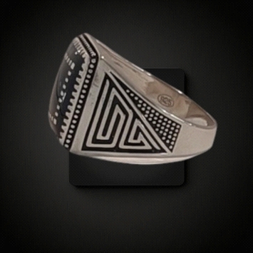Bold silver signat ring for men. Crafted in premium 925 silver. Sleek, structured, and perfect for statement style.