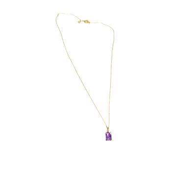 45 cm necklace in 18K gold with a rectangular 7×5 mm amethyst. Weight: 1.7 g. Elegant simplicity.