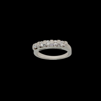 Stunning 18K White Gold Half Eternity 5 Diamond Ring