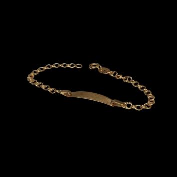 Children’s identity bracelet in 18K yellow gold, weighing 1.38g. Engravable design with delicate finish for everyday charm.