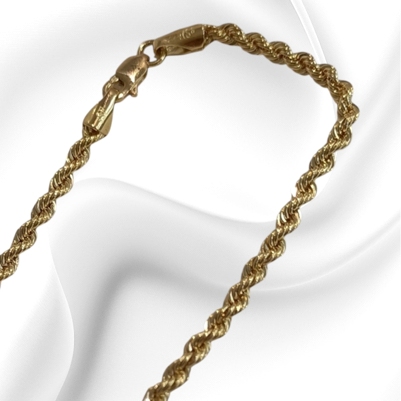 50cm rope chain in 18K gold, 3mm wide, weighing 5g. Sleek and versatile design.