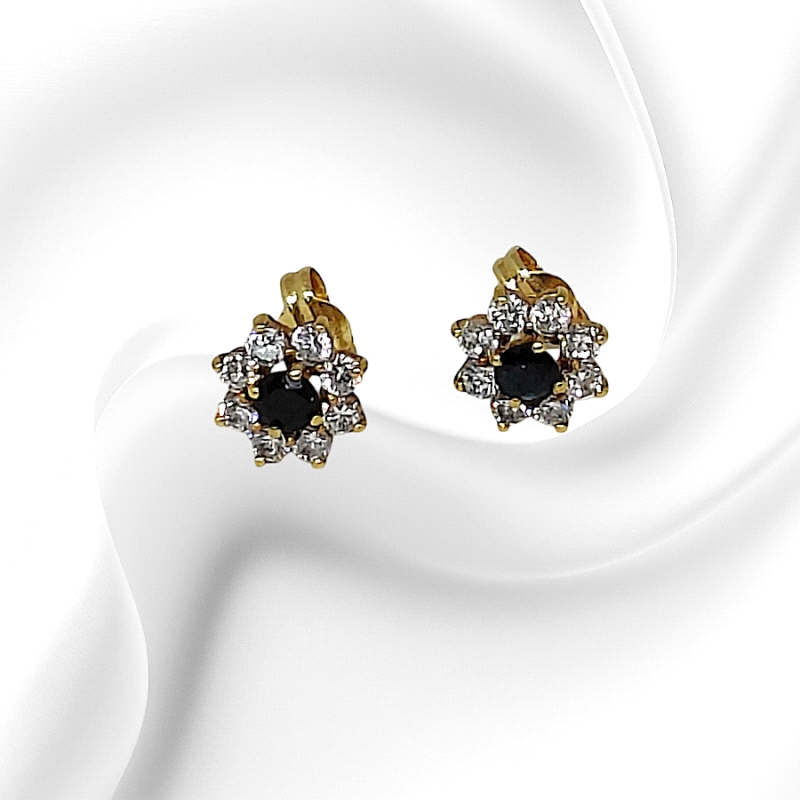 18K gold stud earrings with simulated sapphire center and zirconia halo. Total weight: 1.8g. Elegant and eye-catching. 18K gold stud earrings with simulated sapphire center and zirconia halo. Total weight: 1.8g. Elegant and eye-catching.