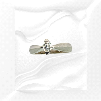 18K white gold solitaire ring with a 0.28ct natural diamond (H color, VVS1 clarity). Weight: 5.1g. Elegant and timeless.