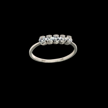 9K white gold ring with a row of medium-sized zircon stones. Weight: 1.36g.