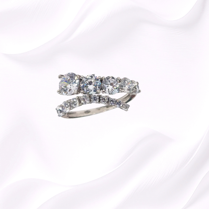 9K white gold ring with a curved band and a graduated zircon arc. Weight: 3.4g. Size S14.