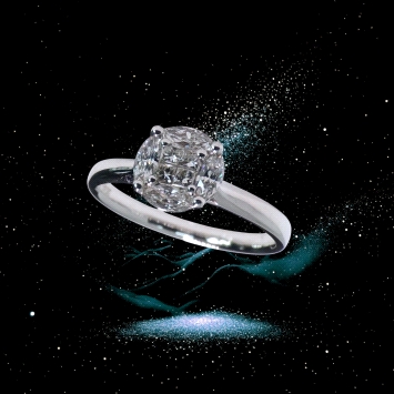 18K white gold ring with four princess-cut diamonds in the centre and four marquise diamonds. Total 0.45ct. Weight: 3.1g.
