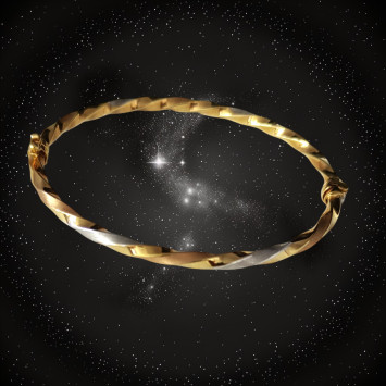 18-karat tricolor gold bangle.